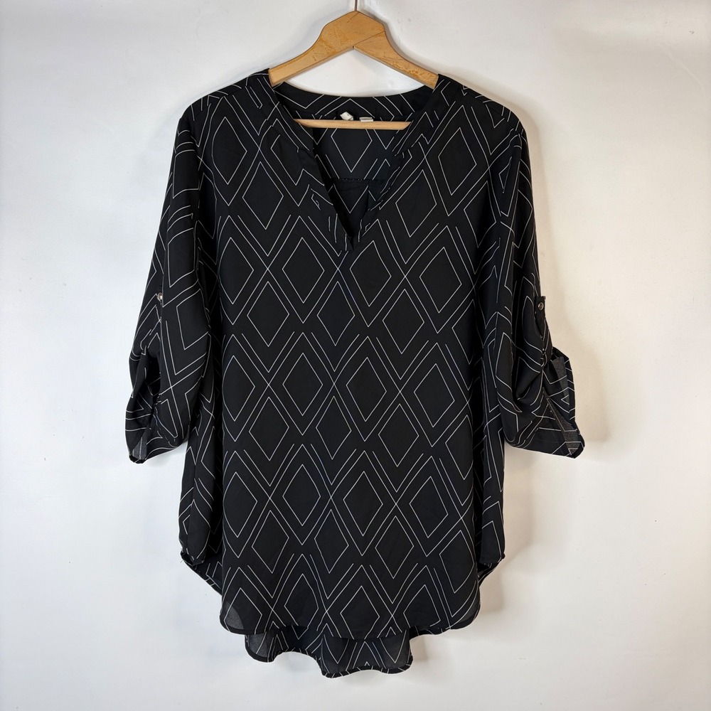Cato EST 1946 Blouse Women 18/20W Black White Geometric Roll Tab Sleeve V-Neck